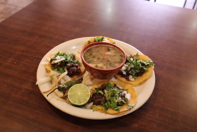 Tacos de Barbacoa con consomé
